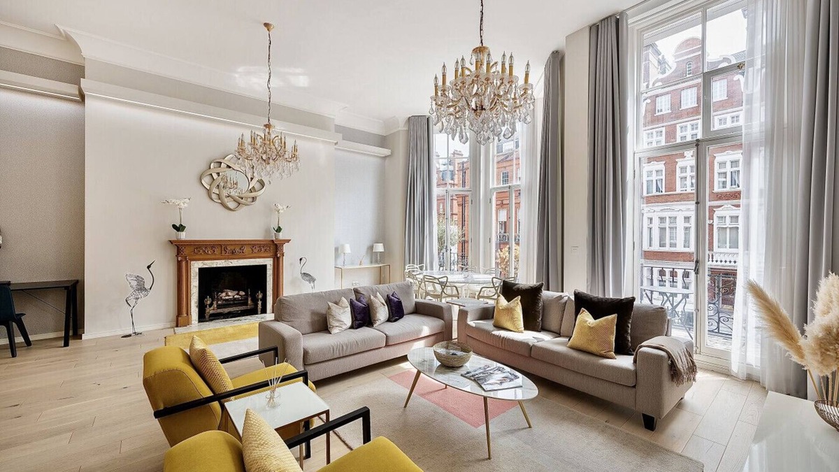 Brompton & Hans Town Apartment | Presidential Residence | 14ft High Ceilings