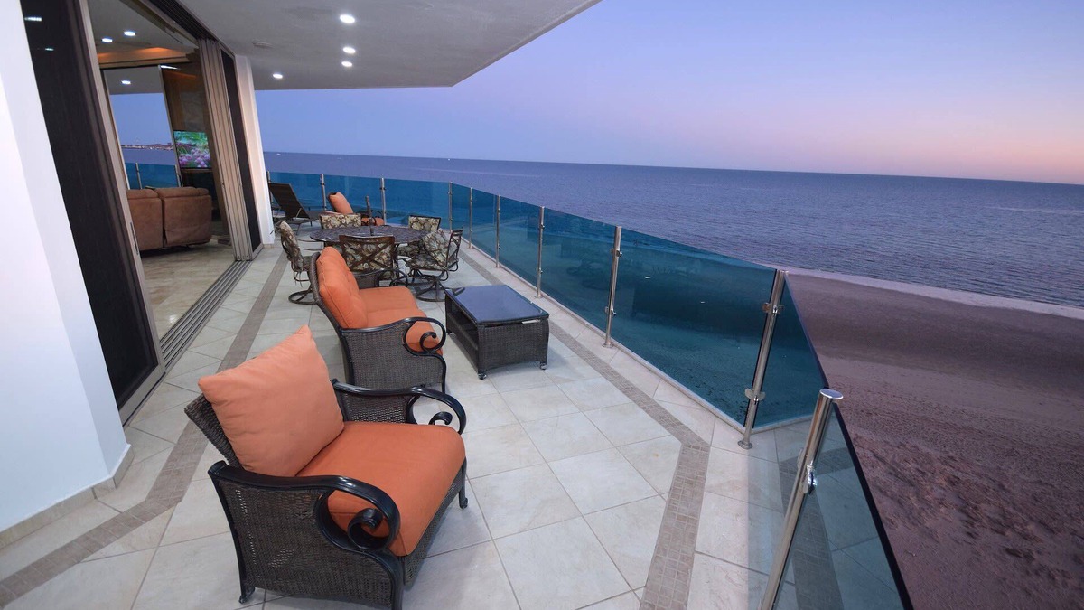 Sandy Beach Condo | Presidential Suite with Huge Oceanfront Balcony