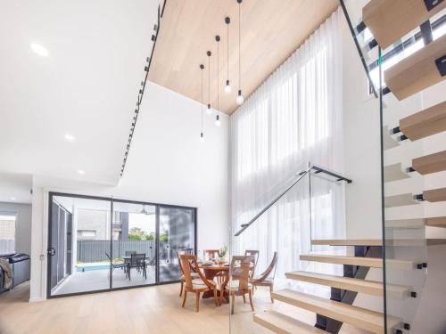Rochedale House | Prestige and Elegance 5BR House w Pool Rochedale