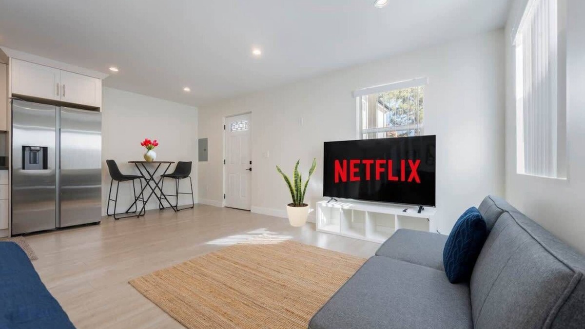 Burbank Apartment | Prestige Studio Haven at Burbank