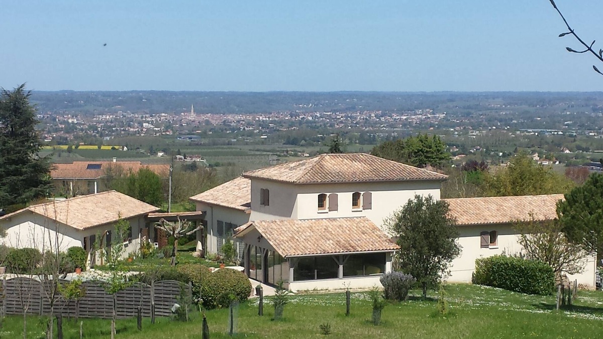 Monbazillac House | Prestige villa in MONBAZILLAC 6Km BERGERAC Heated swimming pool Sauna Indoor/outdoor games
