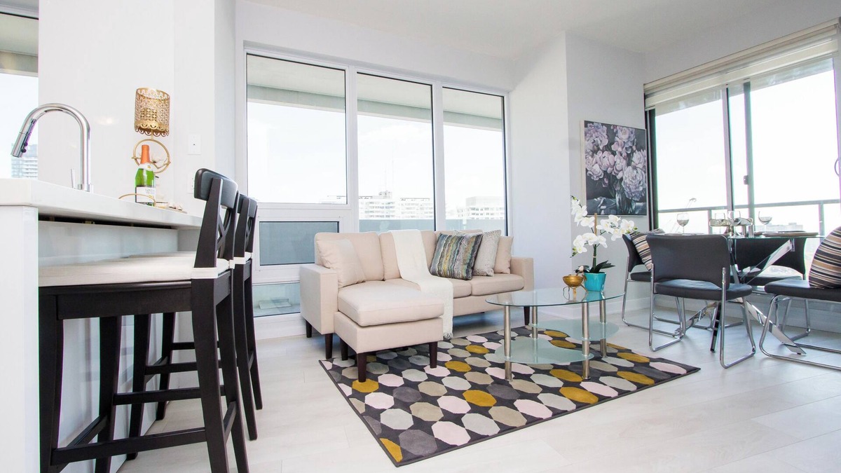 Mount Pleasant West Apartment | Prestigious 2 bedroom/Midtown/close to Subway