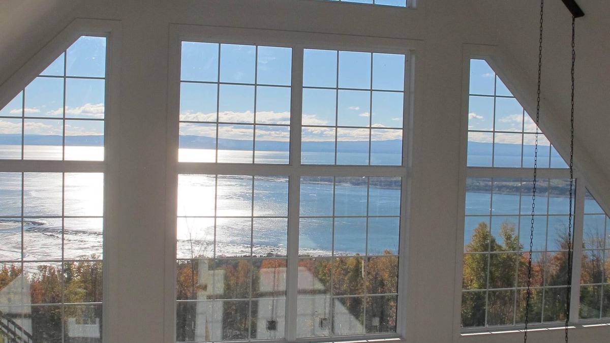 Saint-Joseph-de-la-Rive House | Prestigious 5 Bedroom Vacation Home Offering Stunning Views Of St-Lawrence River