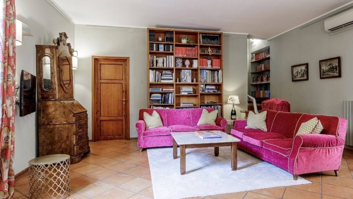 Santo Spirito House | Prestigious area 2 level home , original italian furniture and cosy style