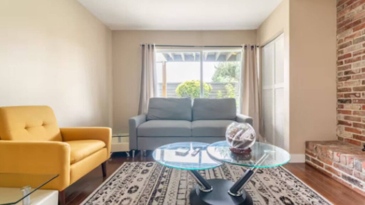 Hollyburn House | Prestigious Bright Garden Level