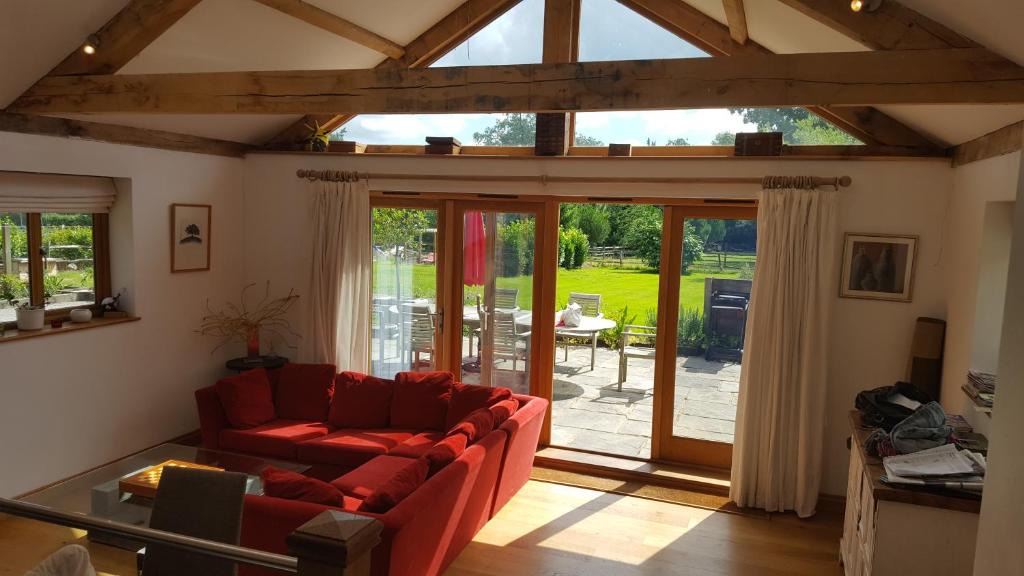 Haslemere House | Prestwick House - Sleeps 10+ - Main House & 3 Separate Oak Framed Barn Studios - Rural