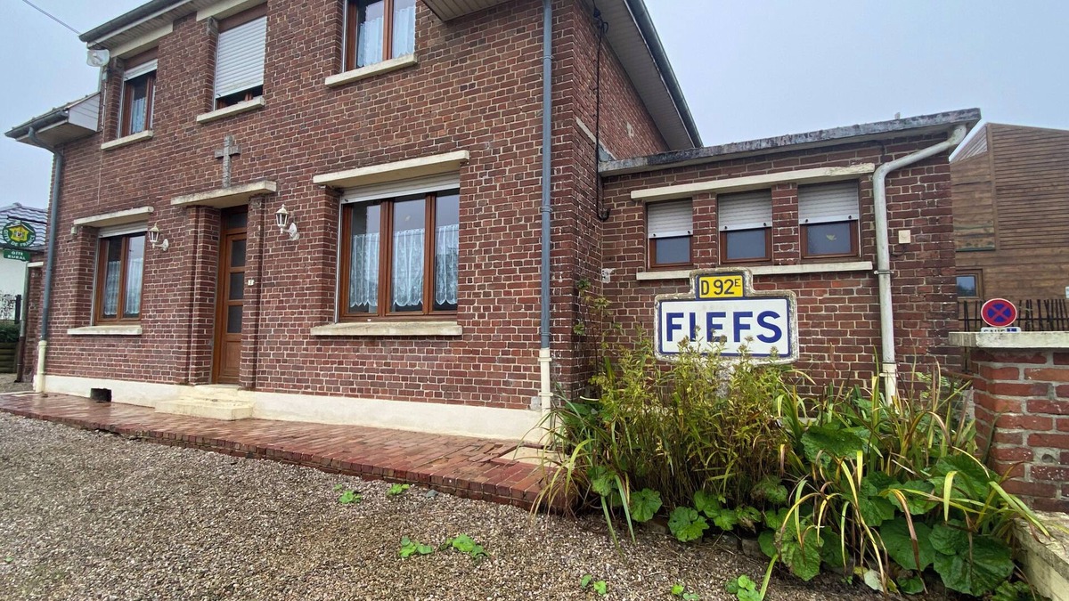 Fiefs Bed & Breakfast | Pretty 12-person gîte in Fiefs (Ternois 62) 3 épis, ideal for hiking/biking