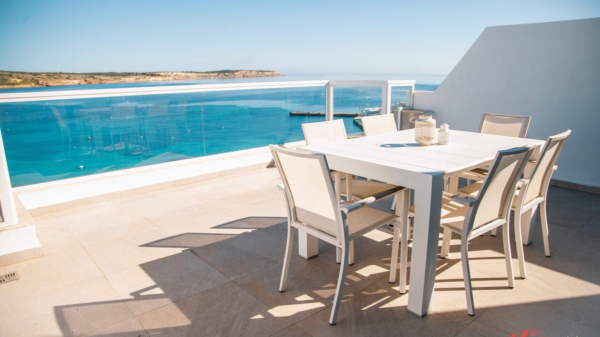 Għadira Apartment | Pretty Beachfront Penthouse in Mellieha