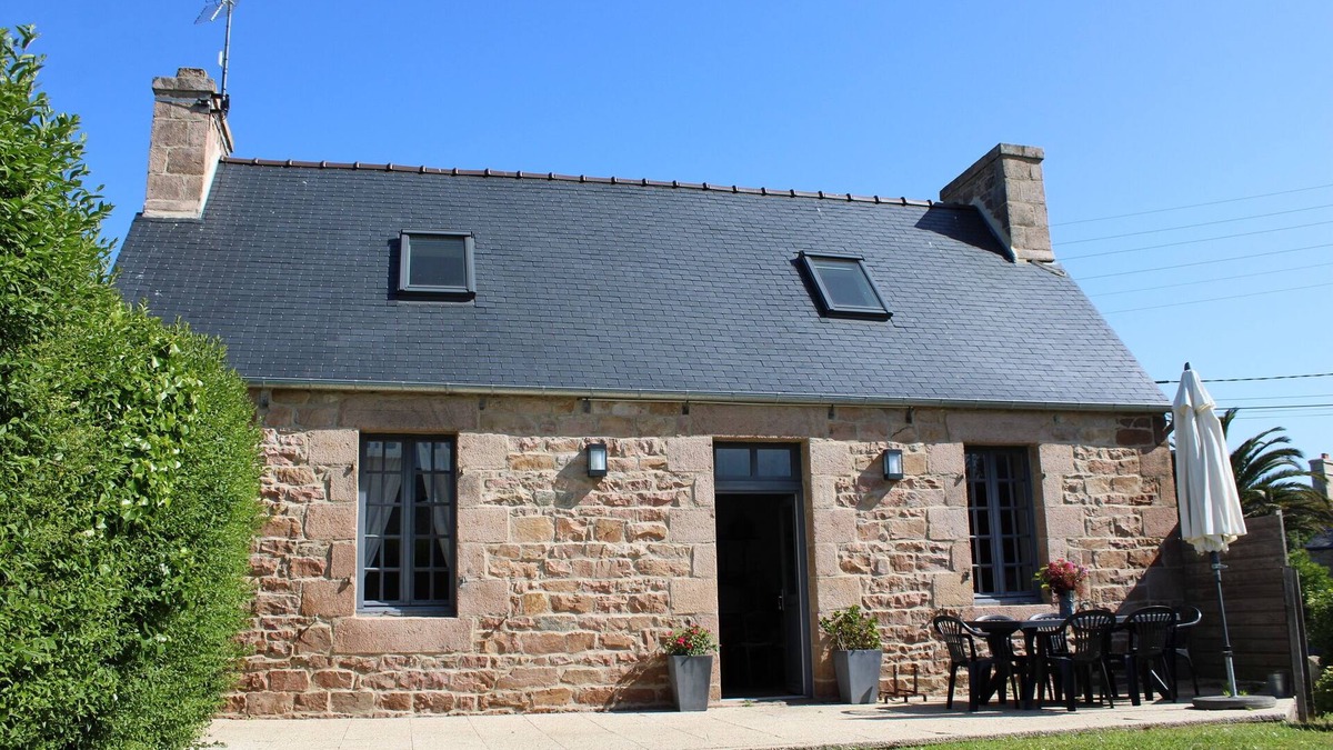 Tregastel Cottage | pretty Breton house near the center of Trégastel