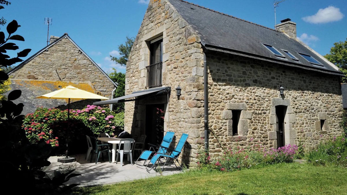 Larmor-Plage House | Pretty Breton stone house, 5 to 600 meters from the sea. Equivalent to 3 stars.
