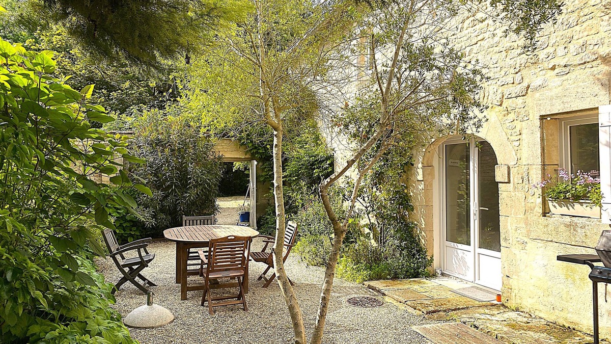 Aumagne House | Pretty, bucolic 95 m2 house in magnificent landscaped grounds. Private courtyard. Swimming pool.