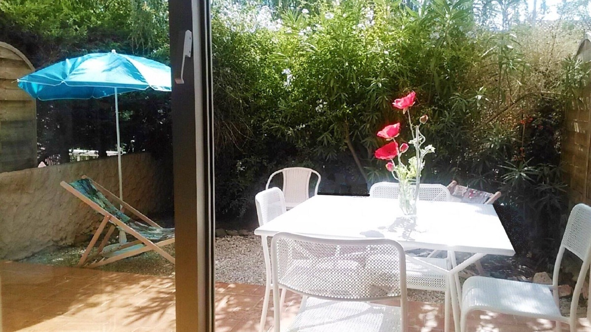 Saint-Mandrier-sur-Mer Apartment | PRETTY CALM APARTMENT with PRIVATE GARDEN Beaches, shopping, pinewood on foot