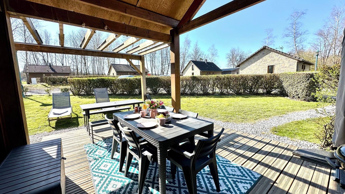 Signy-le-Petit House | Pretty chalet on a family estate with a pool