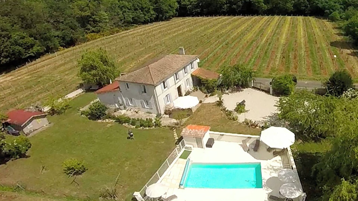 Cherac House | Pretty Charentaise villa with enclosed garden, private heated pool, sleeps 8 + 2