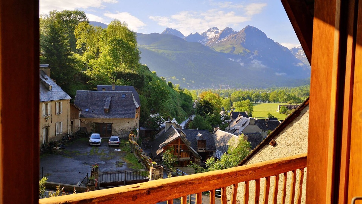 Arreau House | Pretty converted barn, typical of the Pyrenees, in the Louron valley.