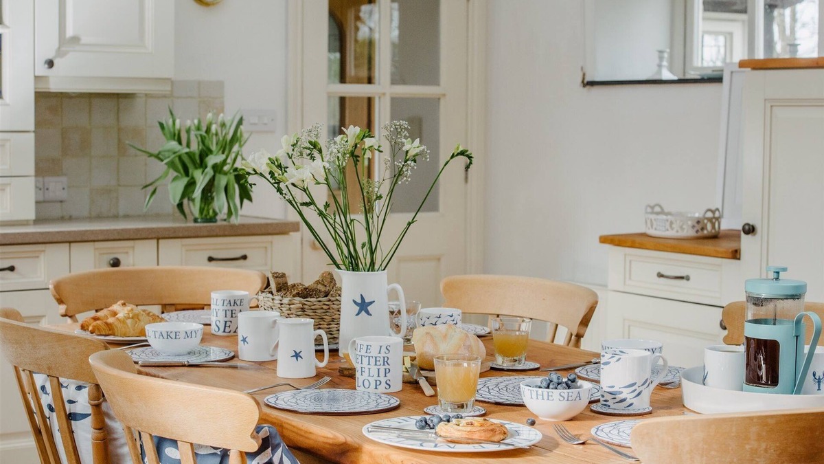 St. Ewe Cottage | Pretty Converted Stable Block. Village Centre, close to Lost Gardens of Heligan