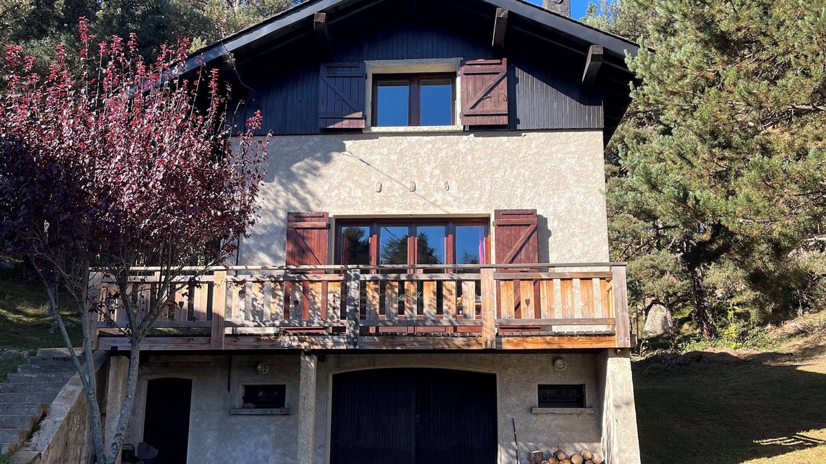 Formigueres Ski Chalet | Pretty cottage in the forest