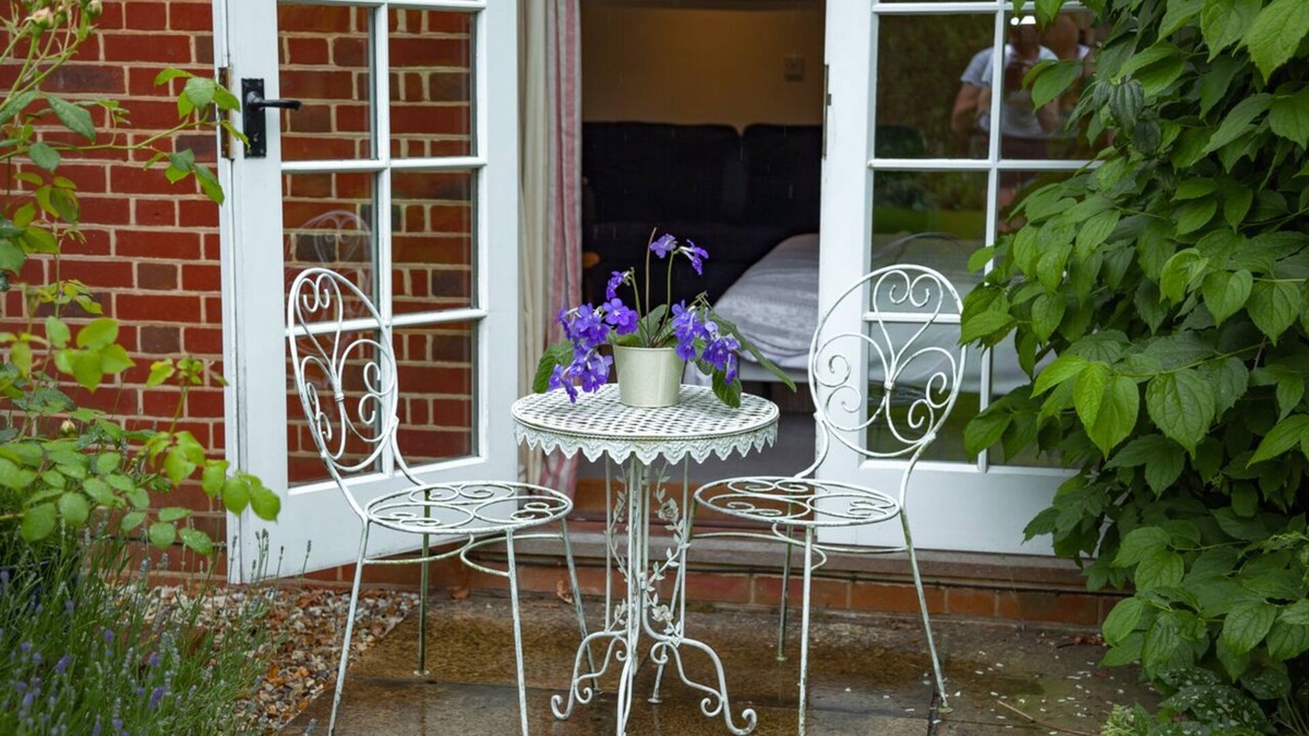 Farley Cottage | Pretty cottage located in an award-winning village