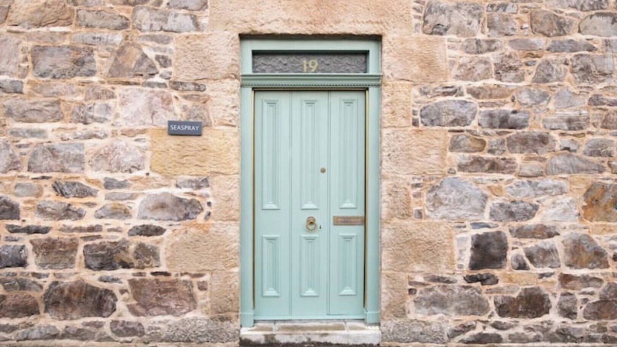 Buckie Cottage | Pretty cottage on Moray coast: walks & whisky