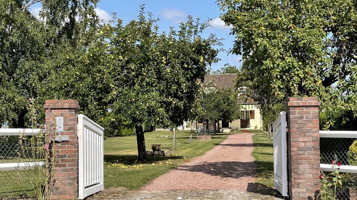 Petit Moisenay House | Pretty country house in quiet, picturesque village