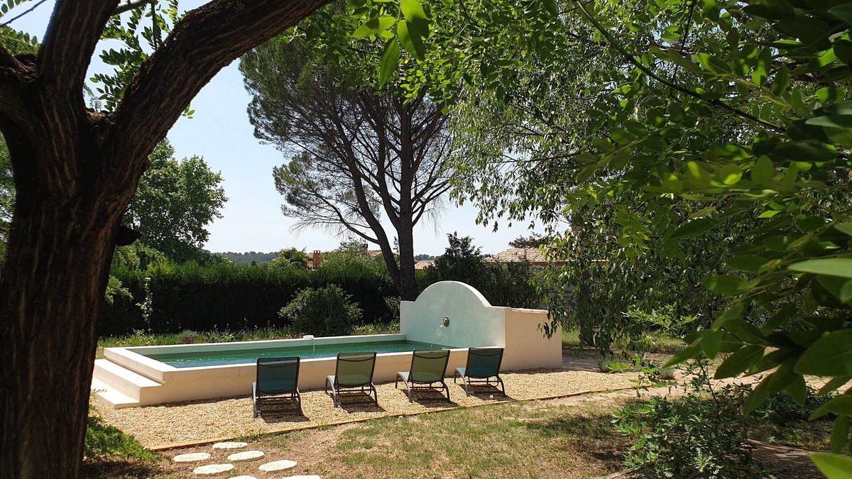 Carpentras Cottage | Pretty country house with swimming pool and garden near VENTOUX