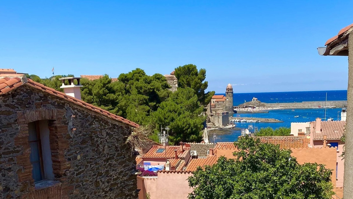 Collioure House | Pretty Fisherman's cottage 2 minutes from the beach! Sea/city view! Picturesque street! Patio