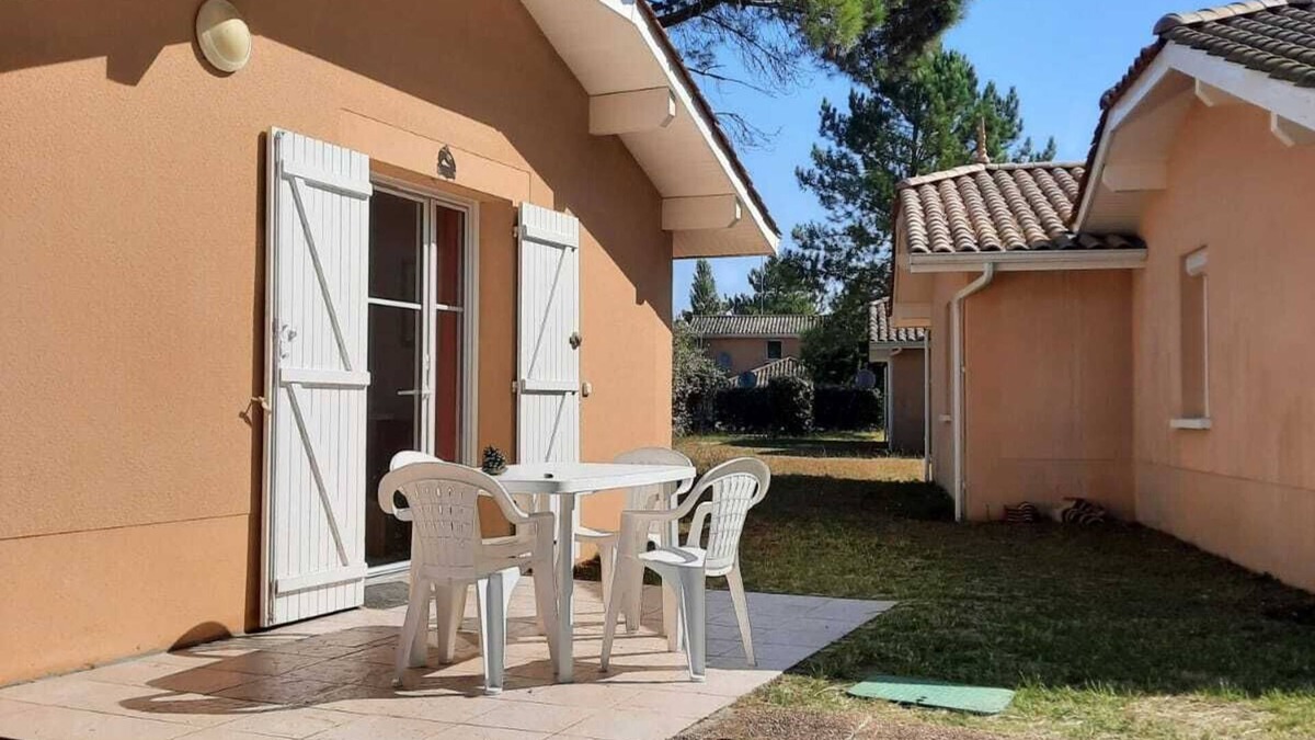 Le Verdon-sur-Mer House | Pretty holiday home in a residence with swimming pool
