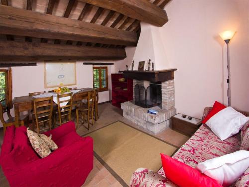 Acqualagna House | Pretty Holiday Home in Acqualagna with Swimming Pool