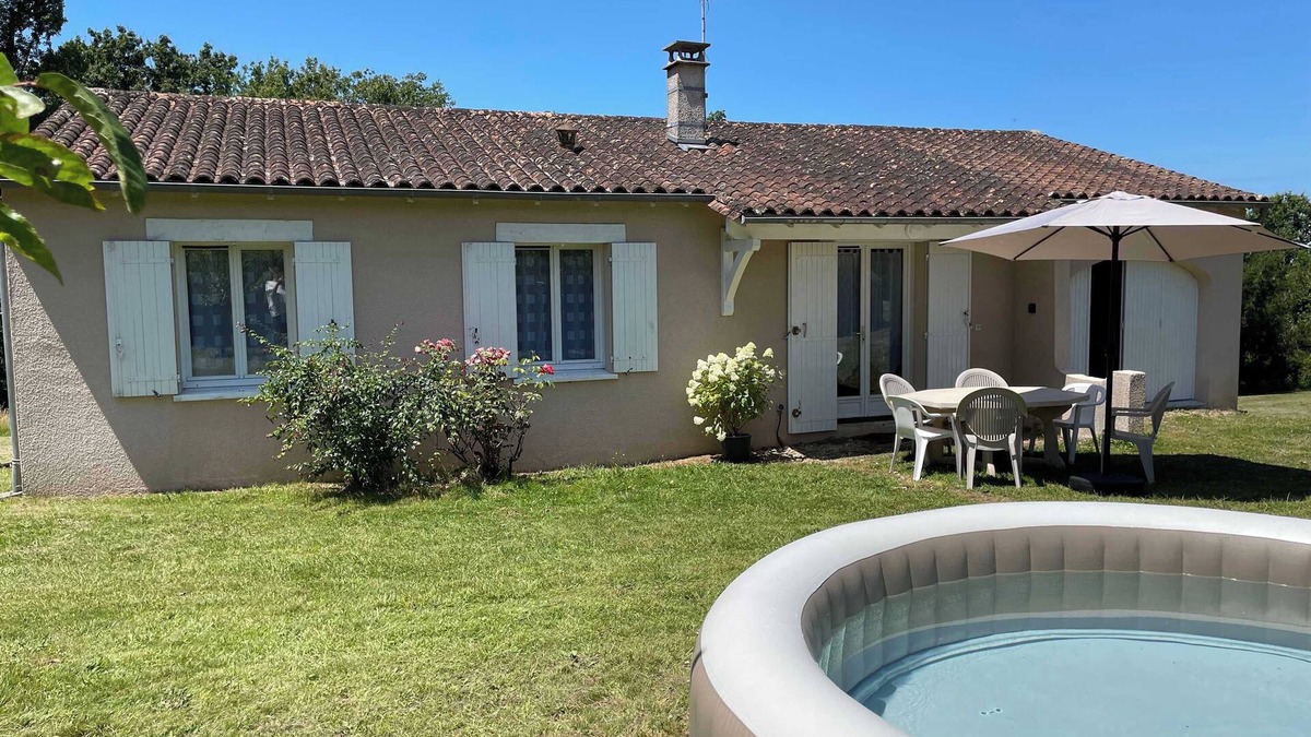 Bussac House | Pretty house in the countryside with Jacuzzi and swimming pool
