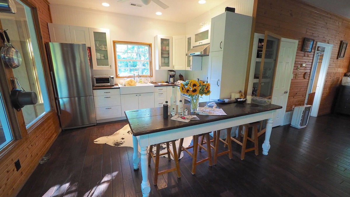Easley Cabin | Pretty Lake Guest House On 30 Acres - Minutes From Columbia