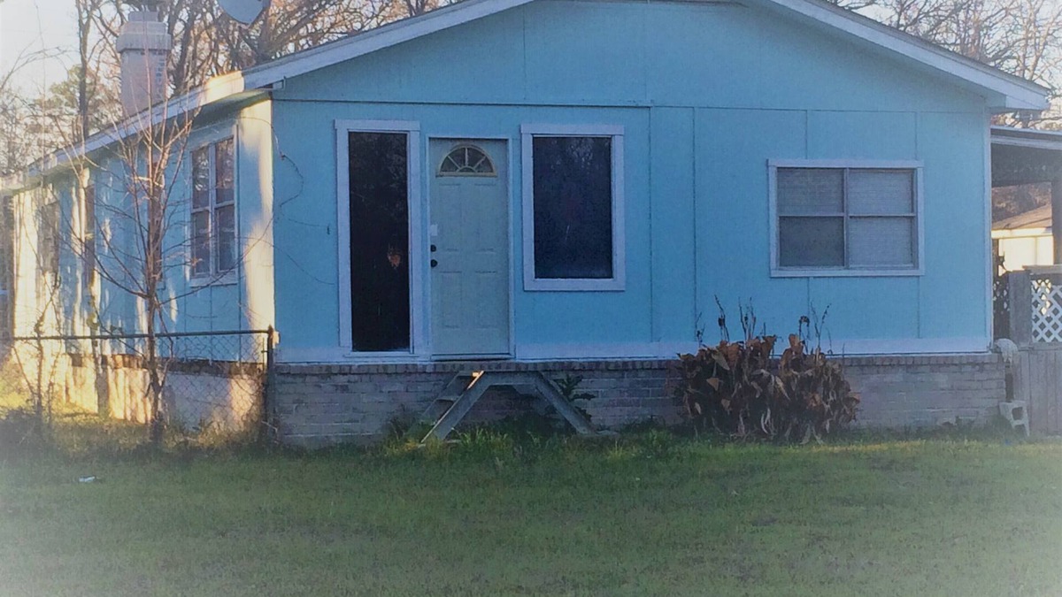 West Livingston House | Pretty Lakehouse for a Great, Inexpensive Getaway!