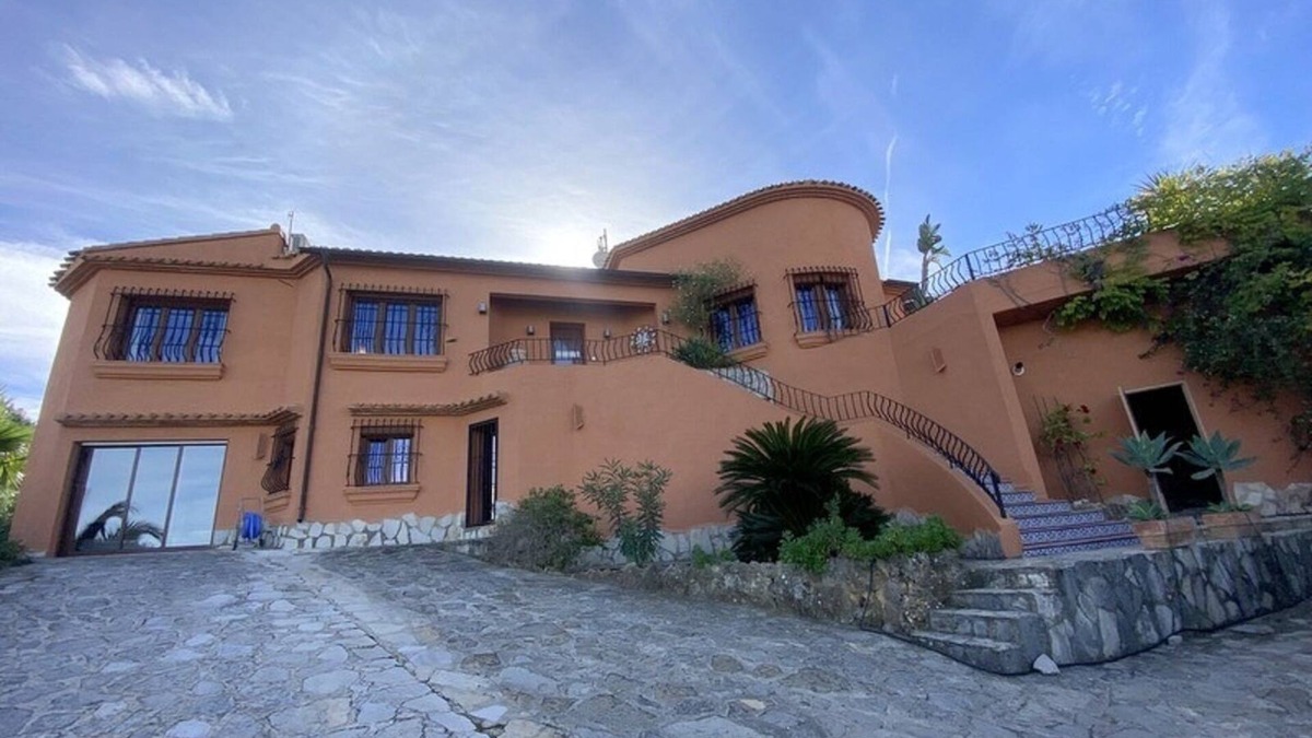 Monte Pego House | Pretty, luxurious villa with private pool and superb view
