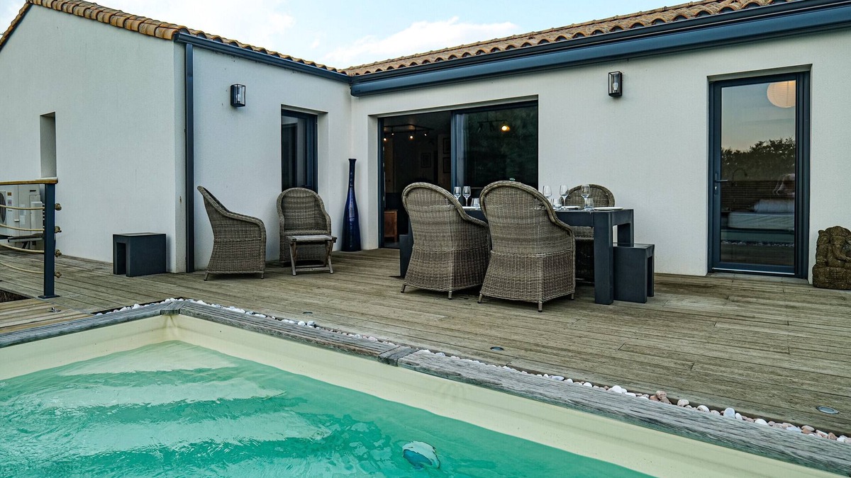 Olonne-sur-Mer House | Pretty new house with swimming pool Les Sables sleeps 8