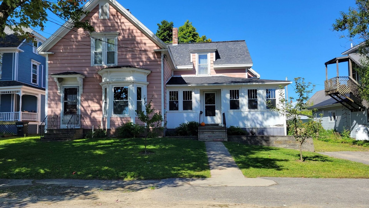 Newport House | Pretty old house in Newport with WiFi