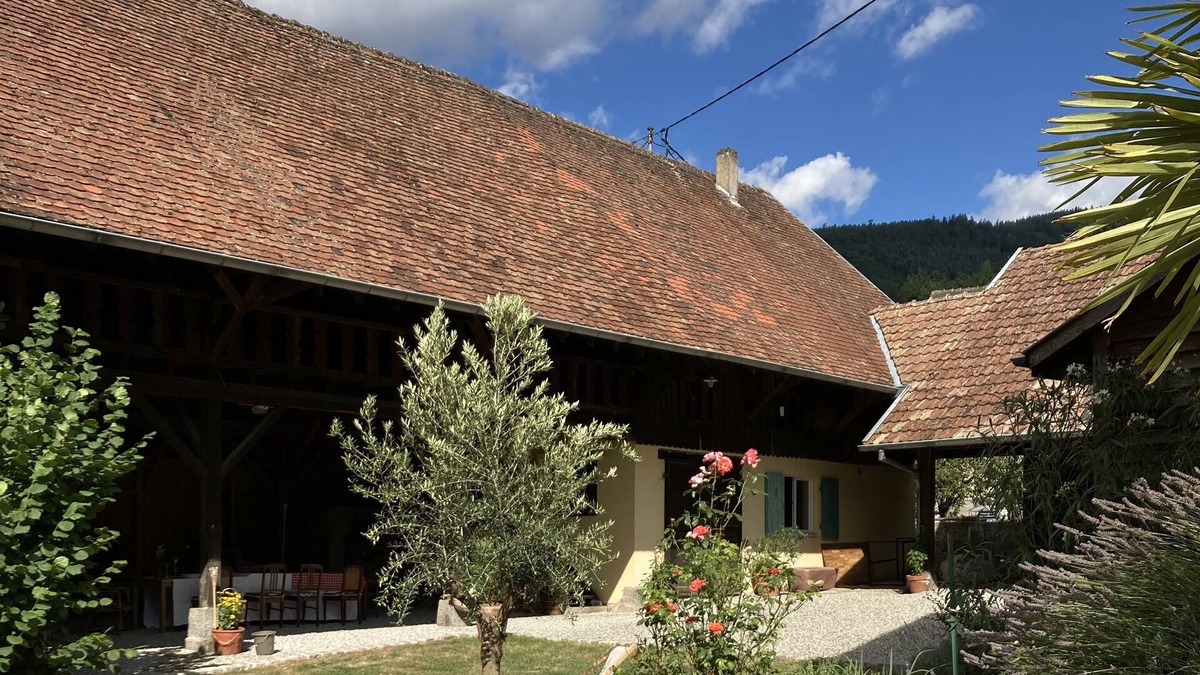 Muhlbach-sur-Munster House | Pretty outbuilding with private garden