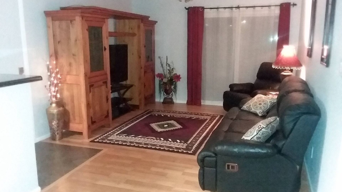 Glendale Condo | Pretty plush and comfortable condo convenient to many amenities and activities