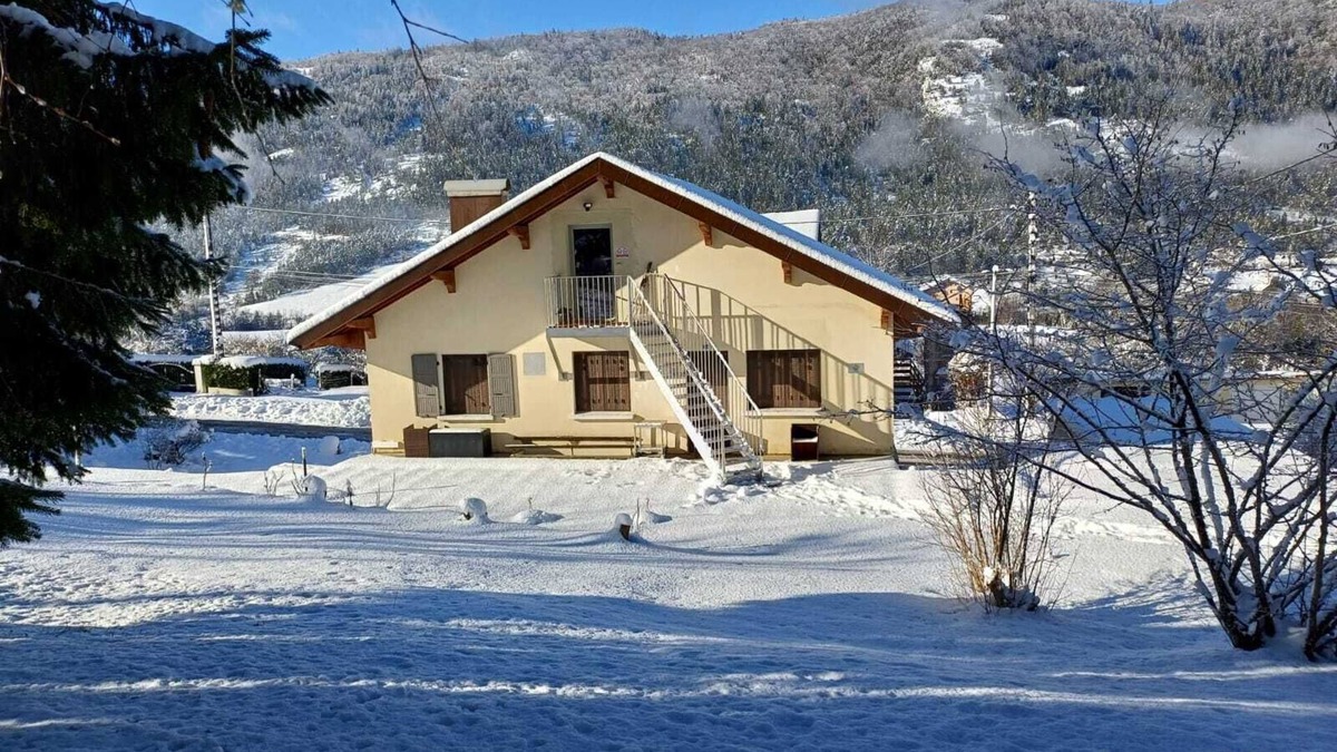 Coyriere Apartment | Pretty Private Studio surrounded by mountainous nature. Pets Allowed