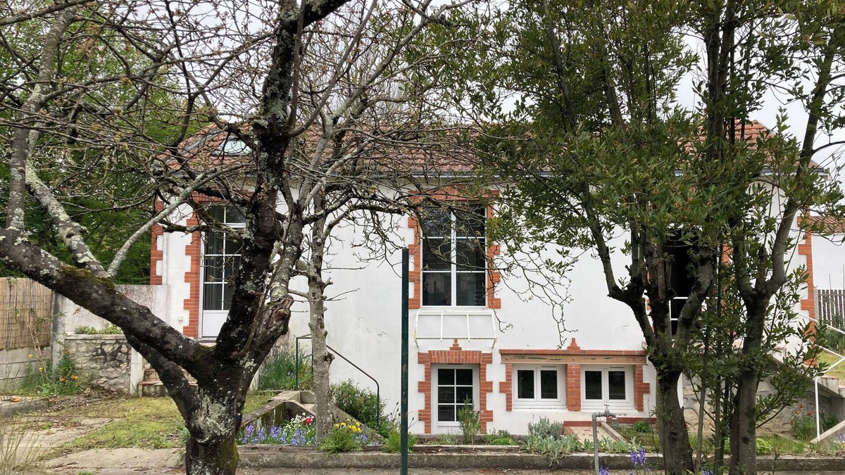 Perigny House | Pretty, quiet vacation home with wooded garden