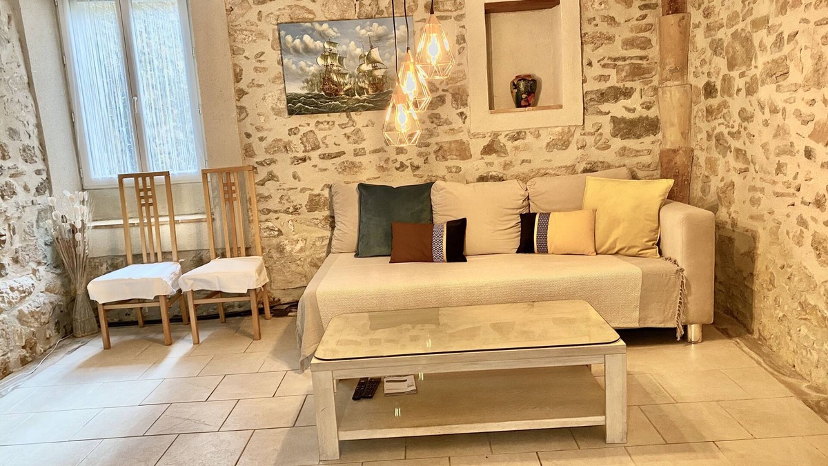 Fontcouverte House | Pretty renovated house in rural village