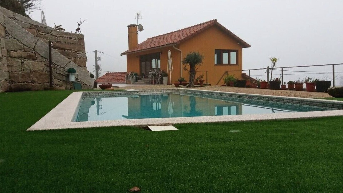 Vale de Cambra House | Pretty restored house, 10,000 square metres of land with small stream