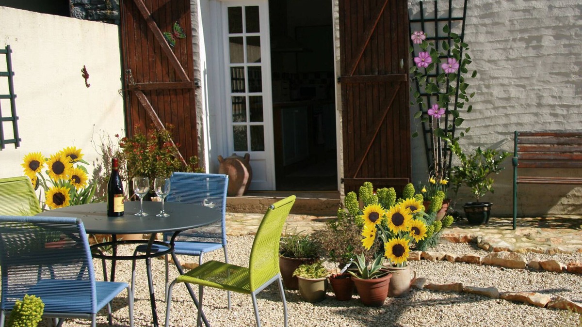 Champagne-le-Sec Cottage | PRETTY STUDIO GITE FOR TWO PEOPLE