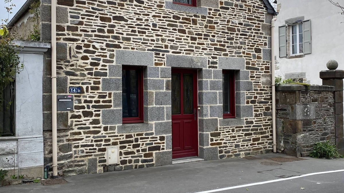 Dol-de-Bretagne House | Pretty town house ideally located 5 minutes' walk from the station.