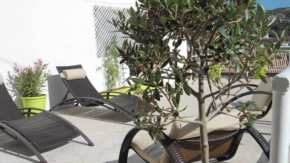 Le Rove House | Pretty town house facing SOUTH, Terrace, Sea & Calanques