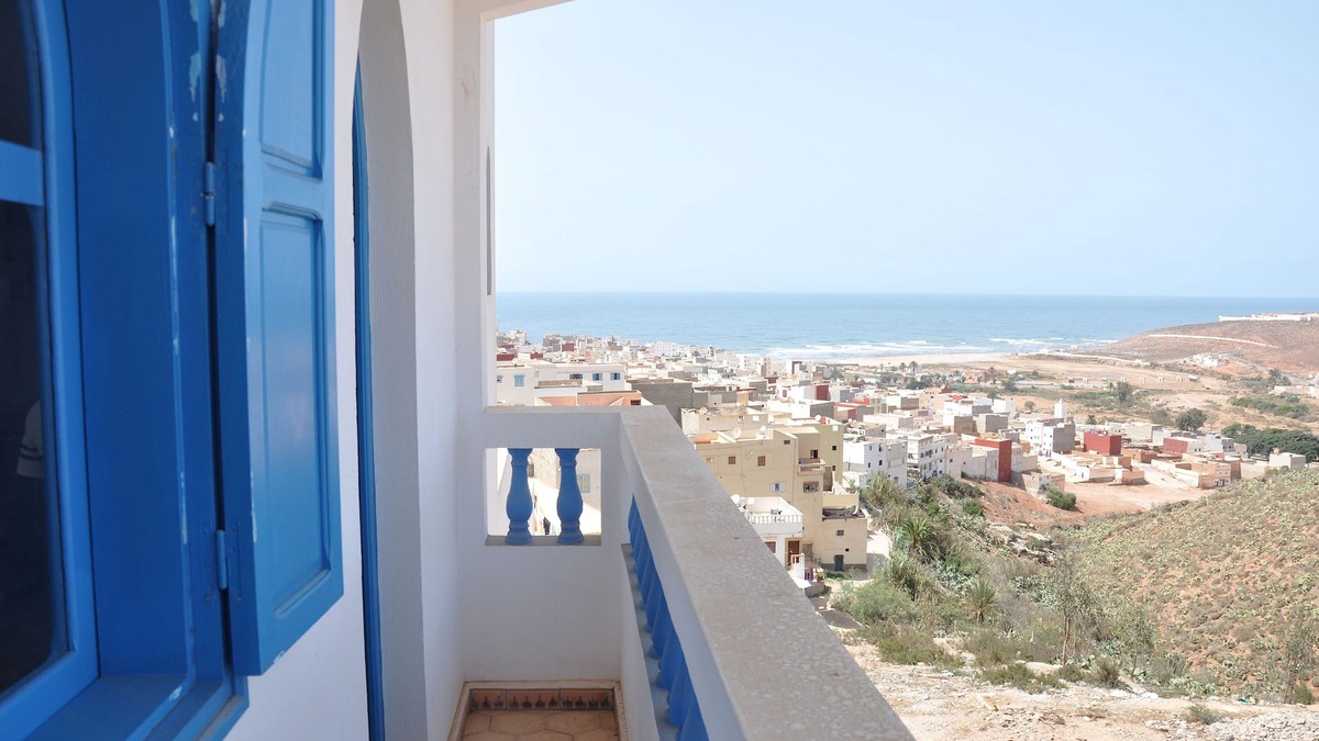 Sidi Ifni House | Pretty traditional riad with its patio in zellige, its hammam, its solarium.