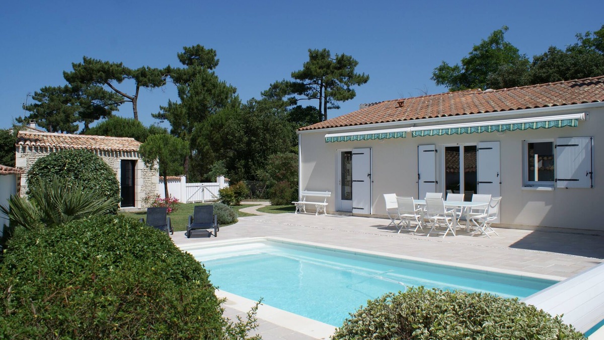 Le Grand-Village-Plage Villa | Pretty Villa with swimming pool, on the edge of the forest, close to the beach