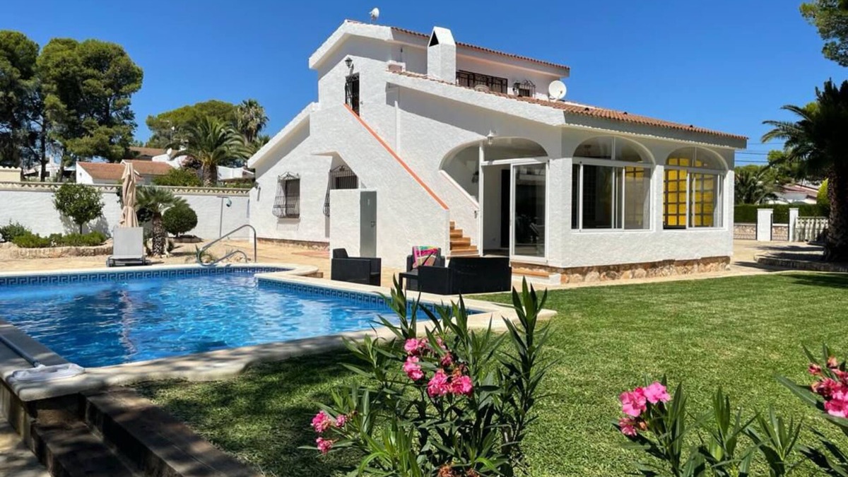 Les Tres Cales Villa | Pretty villa with swimming pool near the sea (200m)