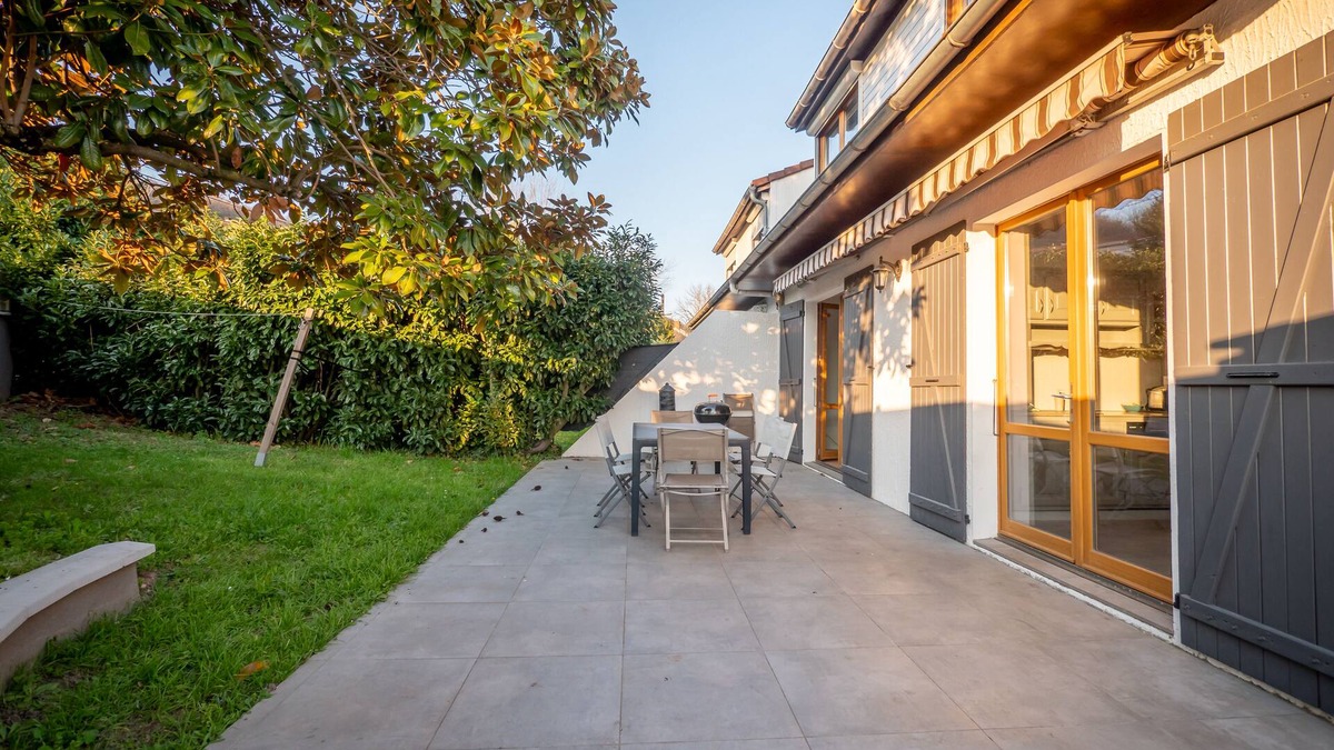 Grigny House | Pretty villa with garden between Rhone and orchards