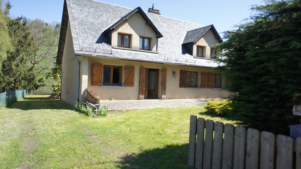 Espinchal House | Pretty warm house with large garden between Massif du Sancy and Cézallier