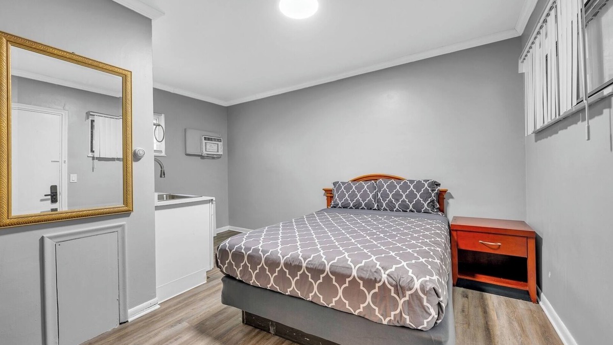 Riverview Apartment | Private Stay for 2 Near Food and Fun Spots