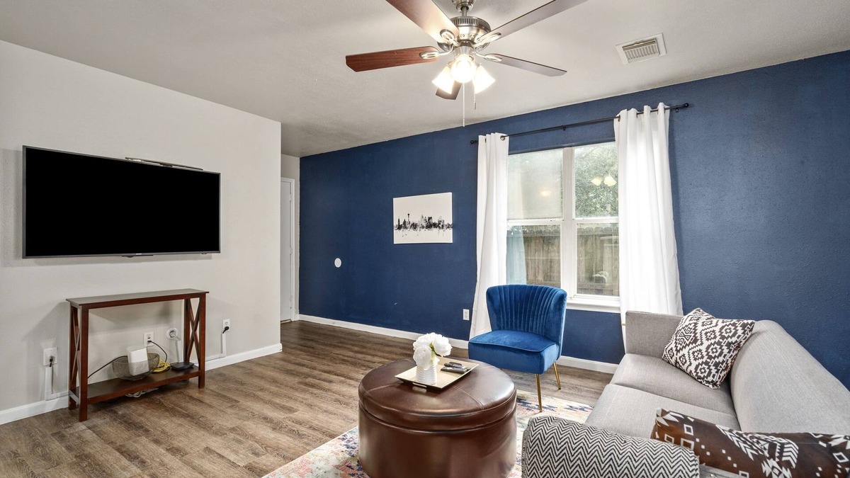 Cypress Apartment | Price Drop! Off-Apt 3BR Fast Wifi & More-12B
